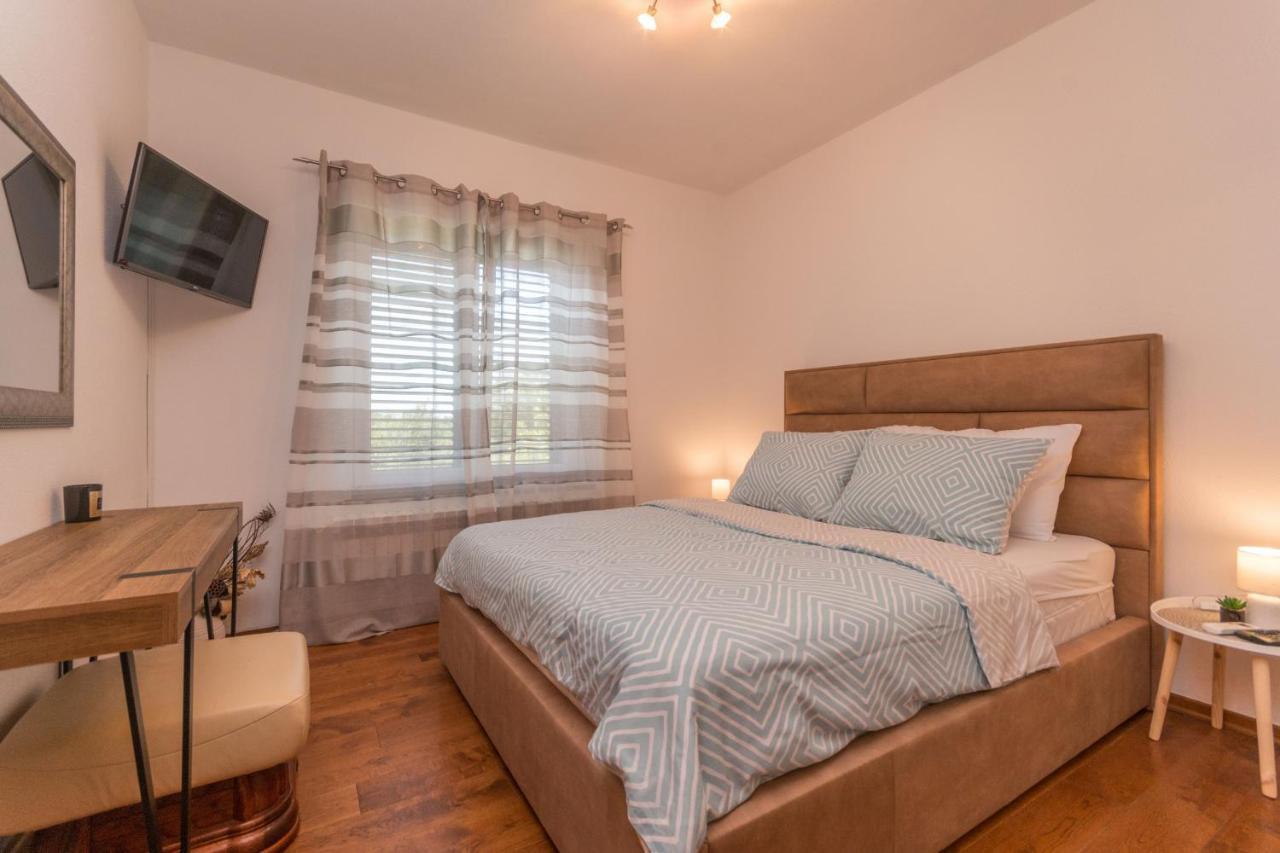Villa Perini Dvori Donji Zemunik Екстериор снимка